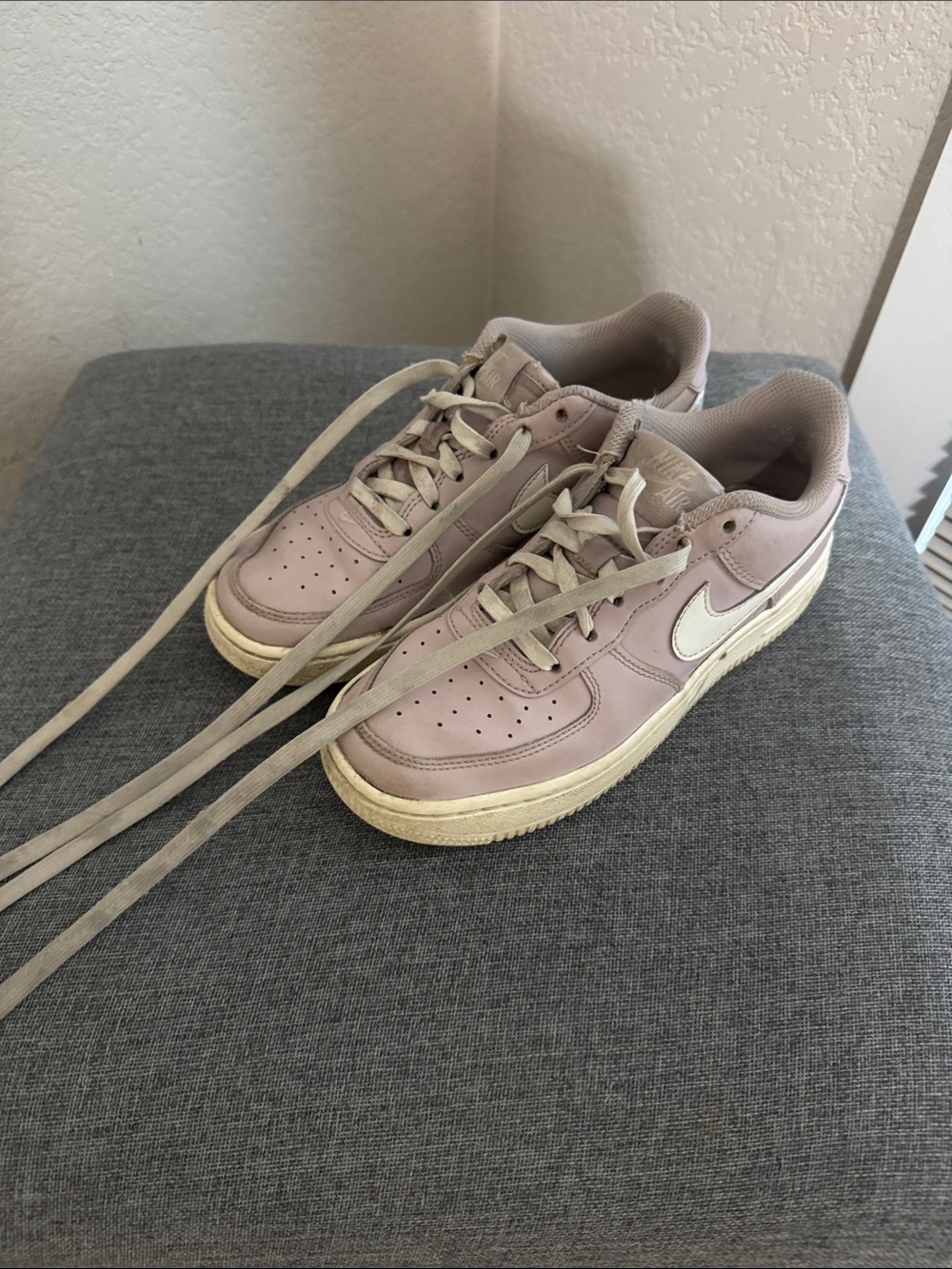 Nike Kids Sneakers in Light Pink and White